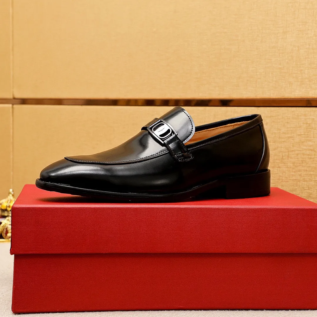 Men's shoes💰480💰 Product trademark: Ferragamo "Ferragamo" casual leather shoes Regular size: 38-44 (45🉑️customized) Product materials: Selected imported first-layer open-edge beaded calfskin upper + original hardware buckle, imported water-dyed cowhide leather lining. Strong three-dimensional visual effect, combined outsole Color: 1⃣️color optional